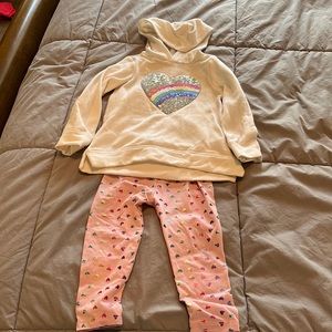 Girls outfit : pants and a hoodie